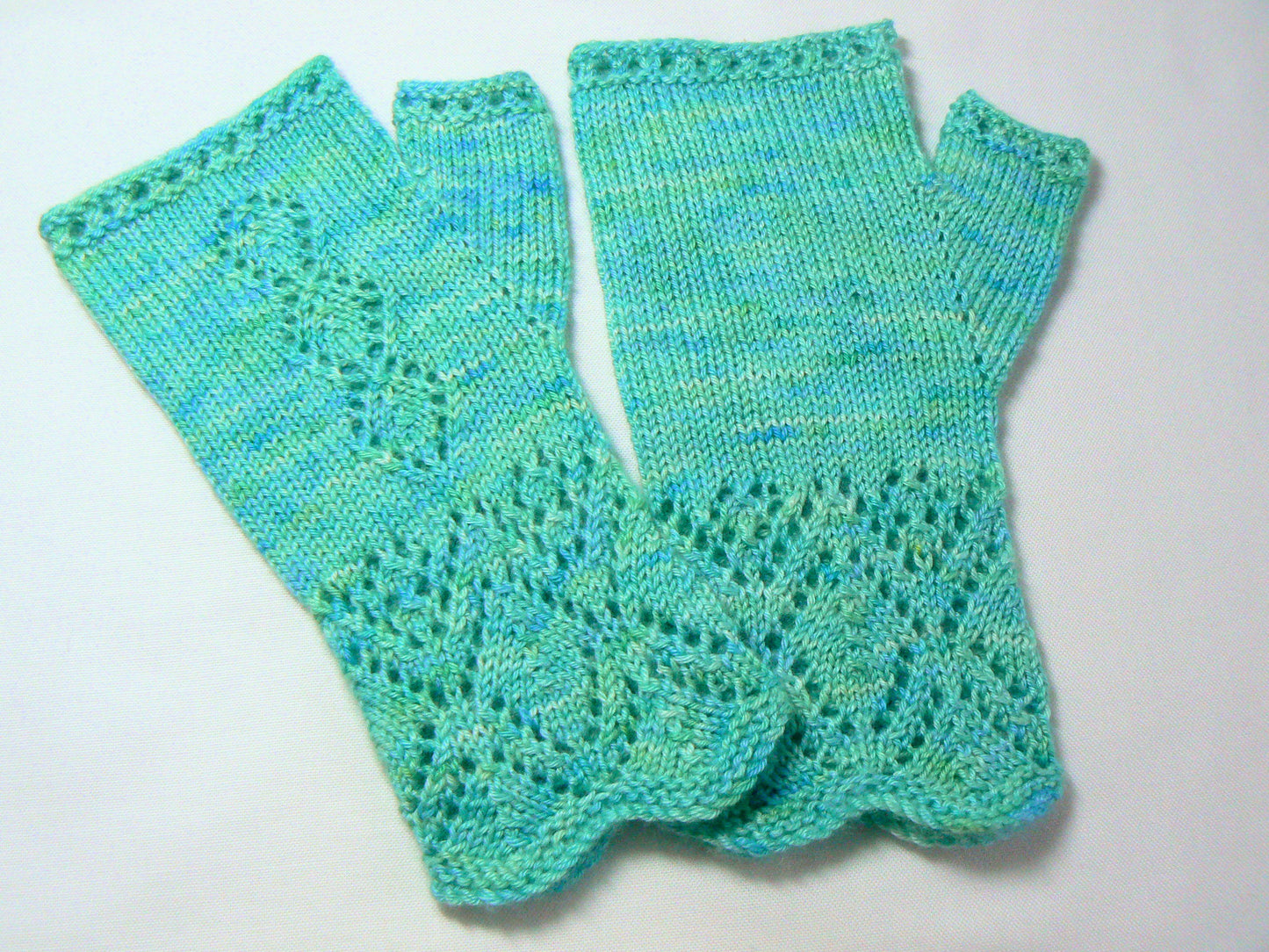 Estonian Lace Fingerless Mitts Pattern