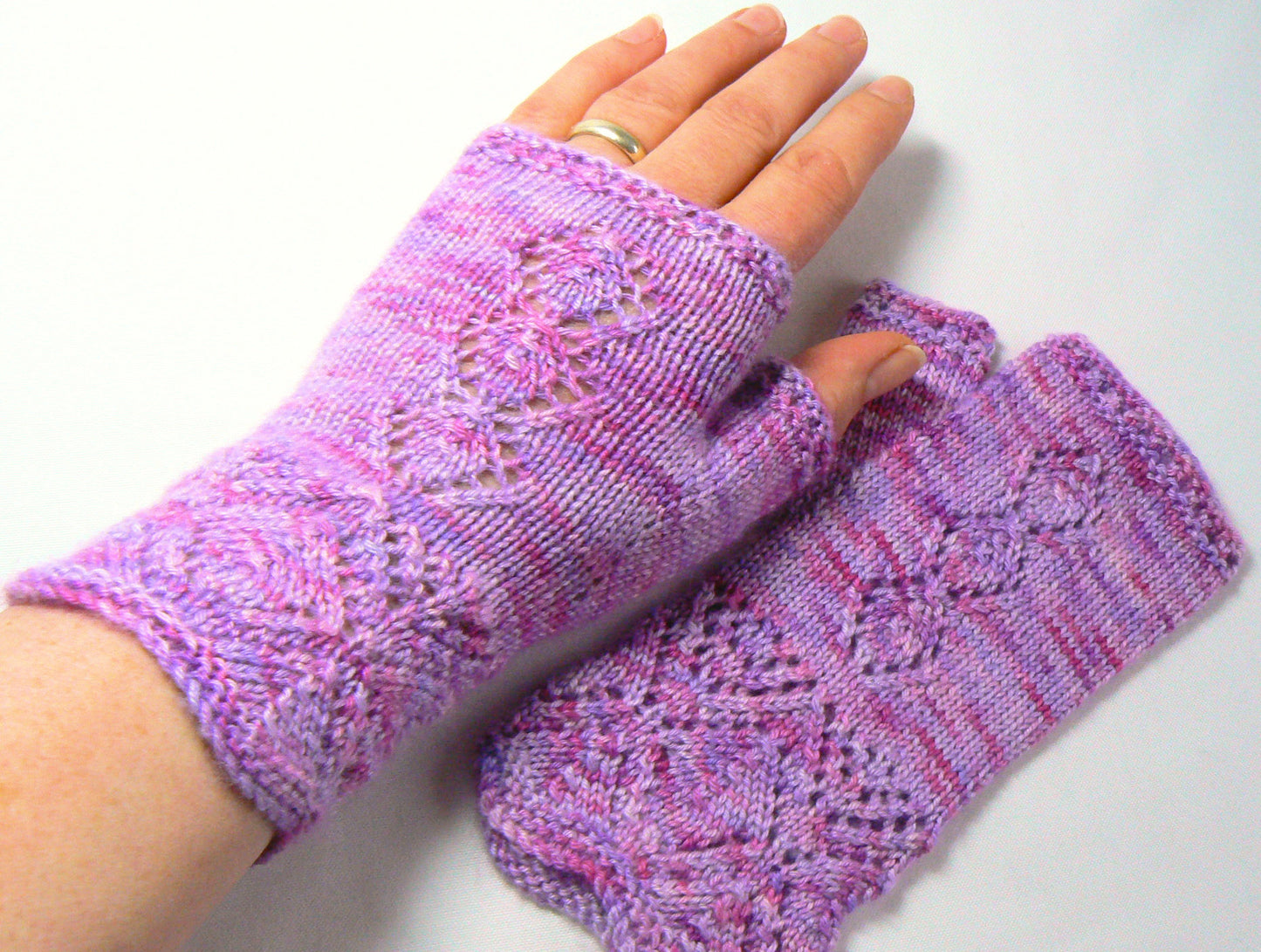 Estonian Lace Fingerless Mitts Pattern