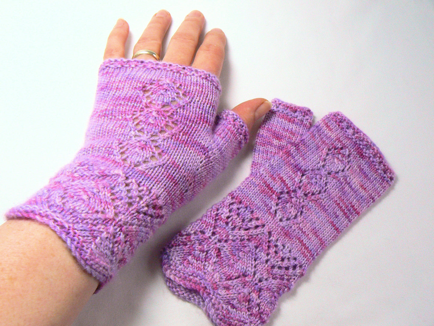 Estonian Lace Fingerless Mitts Pattern