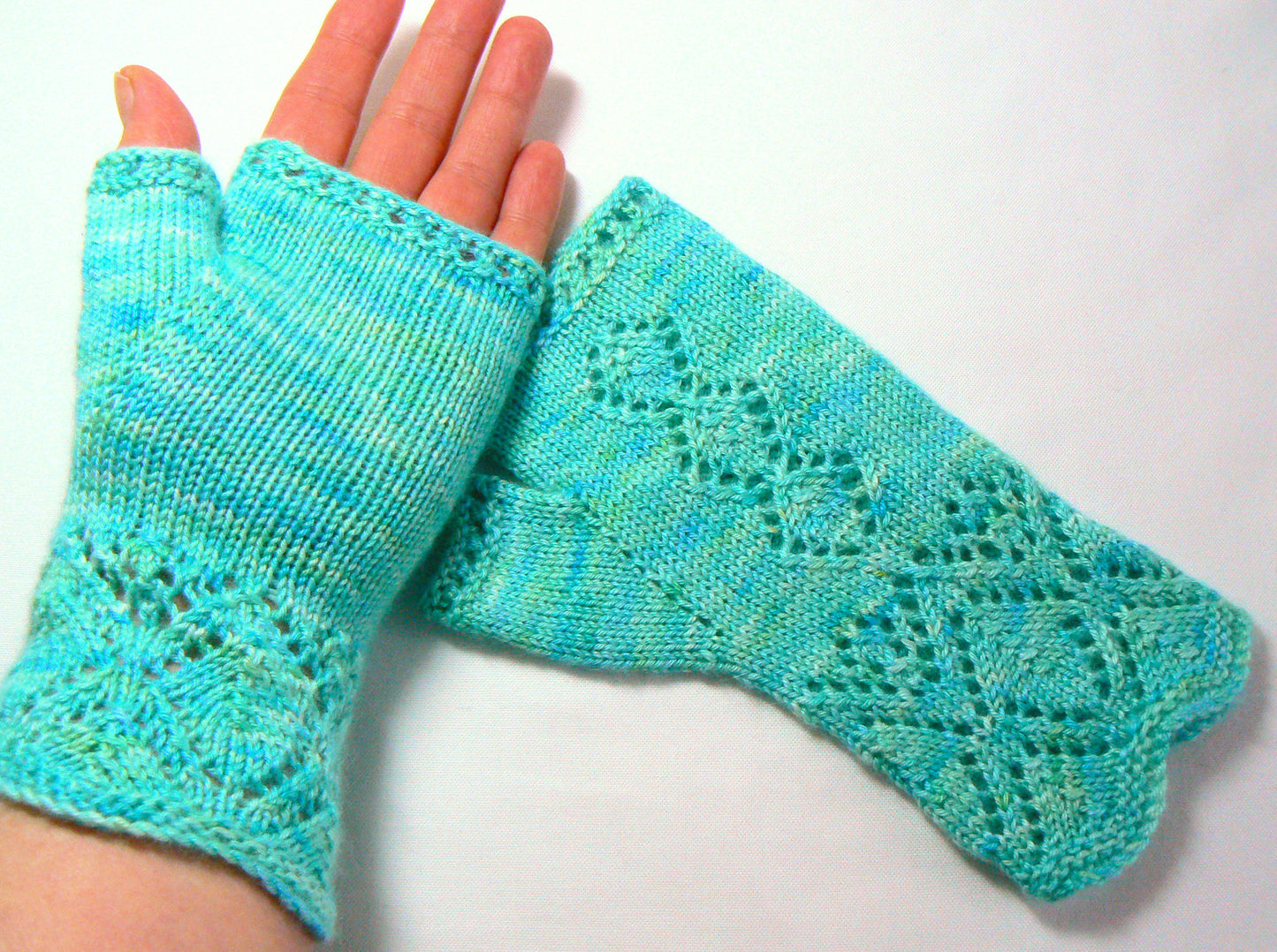 Estonian Lace Fingerless Mitts Pattern