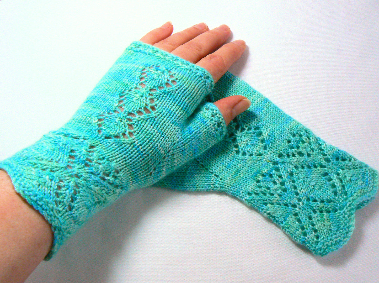 Estonian Lace Fingerless Mitts Pattern